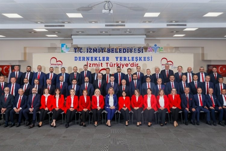İzmit Yeni Döneme Güçlü Bir Kadroyla Adım Atıyor