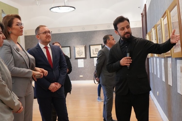 Hat Sanatı Eserleri, Budapeşte'de Sergileniyor
