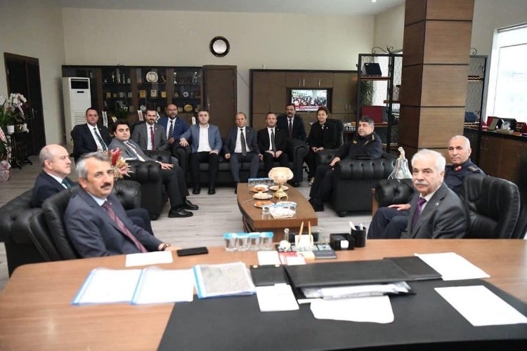 Vali Sezer, Başkan Mehmet Özcan'a Tebrik Ziyareti Gerçekleştirdi