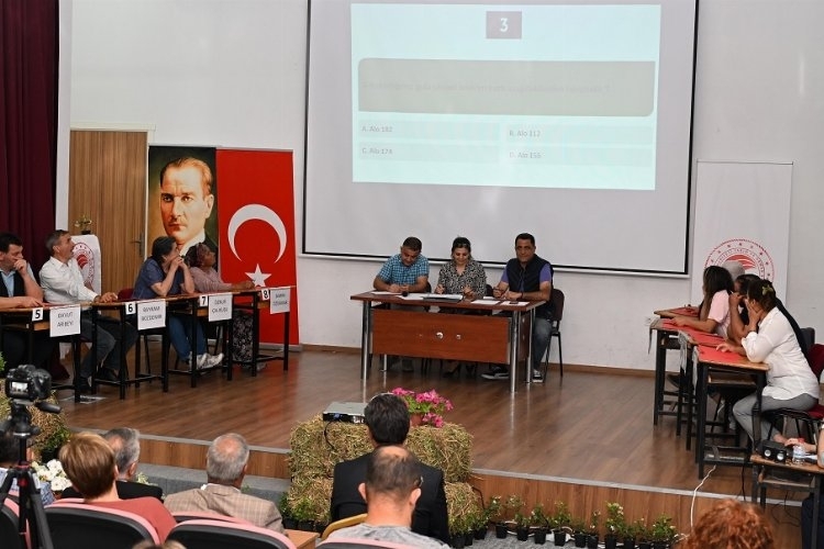 İzmir Selçuk'ta Çiftçiler Bilgi Alışverişi Yaptı