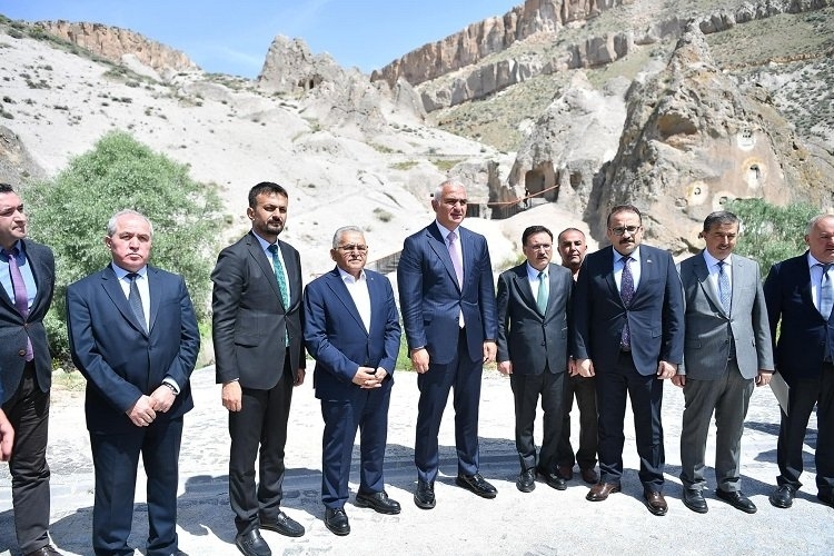 Bakan Ersoy'dan Soğanlı Vadisi'ne Övgü