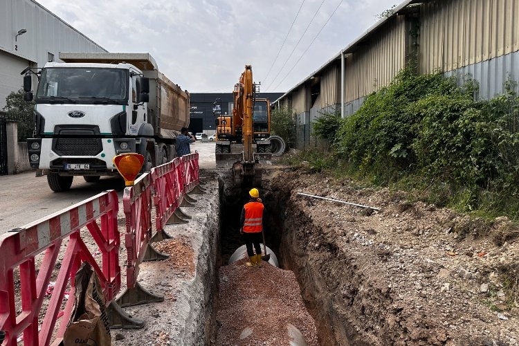 Kocaeli'deki Mahalleye 2.600 Metre Yeni Yağmur Suyu Hattı Döşeniyor