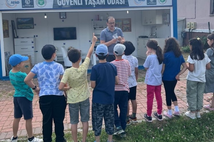 Kocaeli'de Nehirde Çocuklar İçin Riskler Artıyor