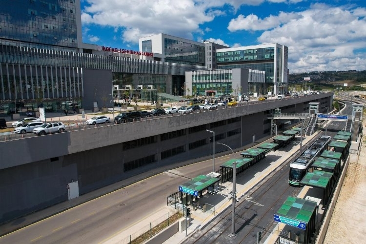 Kocaeli'de Şehir Hastanesine 15 dakikada bir tramvay hizmeti başlatıldı