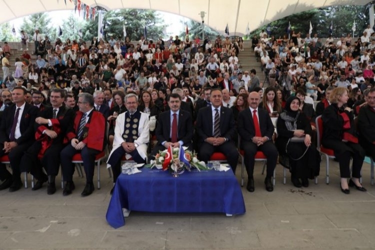 Ankara Üniversitesi mezuniyet töreni gerçekleştirdi