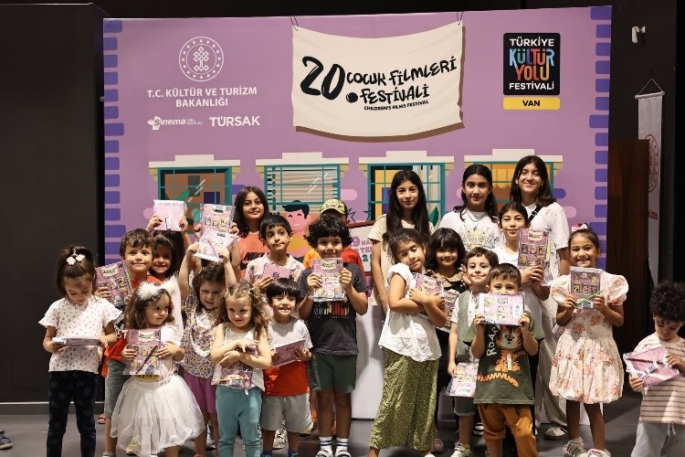 Van Kültür Yolu'nda düzenlenen &Prime;20. Çocuk Filmleri Festivali&Prime; sona erdi