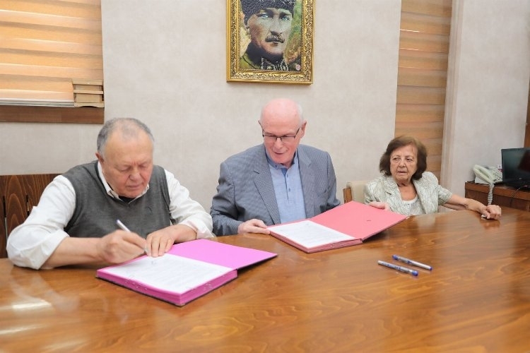 Başkan Kurt, Alzheimer Merkezi İçin Yüksel Çifti İle Protokol İmzaladı