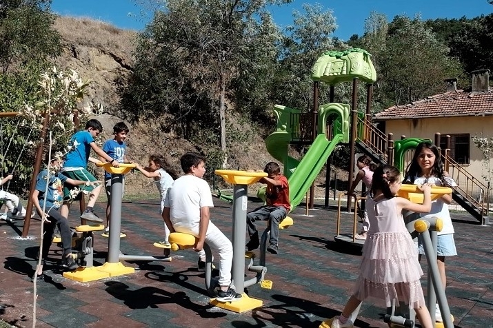 Amasyalı Çocuklar Yeni Parklarına Kavuştu