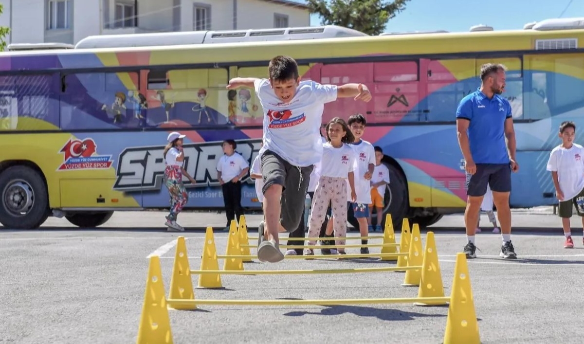 Sporbüs Mersin'de Her Yeri Dolaşıyor