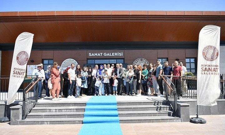 Kayseri'de Sanat Galerisi Çocukluk Hayalini Gerçeğe Dönüştürdü