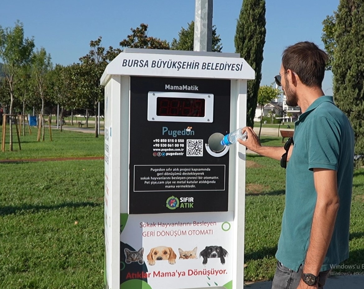 Atıklar, Sokak Hayvanları İçin Mamaya Dönüştürülüyor