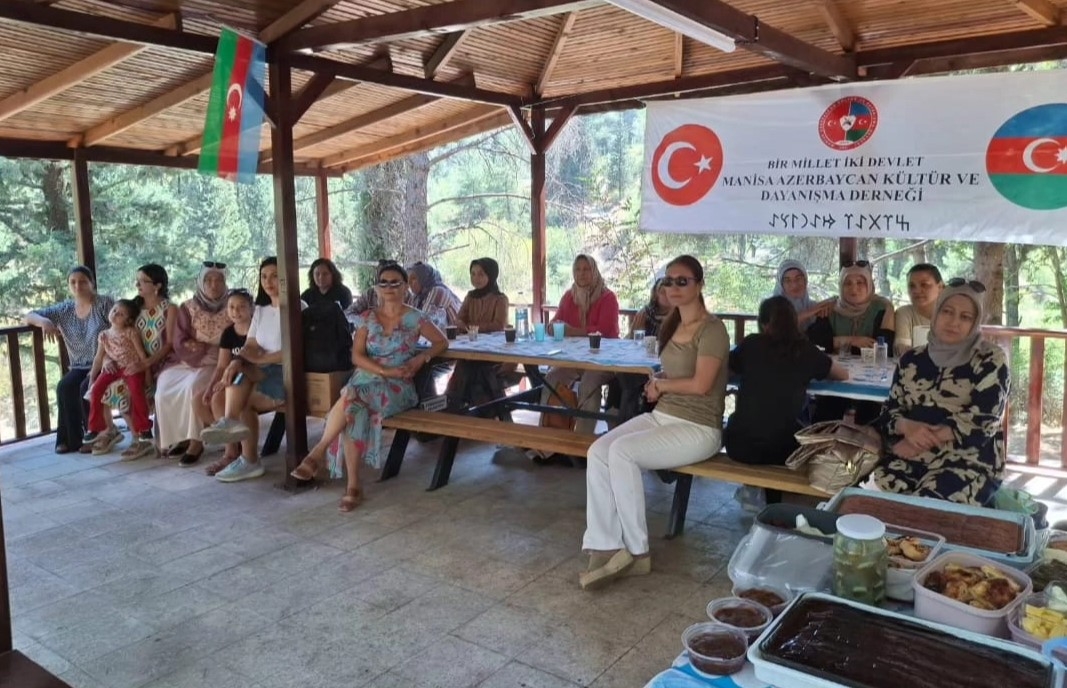 Manisa Azerbaycan Kültür ve Dayanışma Derneği Kadın Kolları, Süreyya Tabiat Parkı'nda Piknikte Buluştu