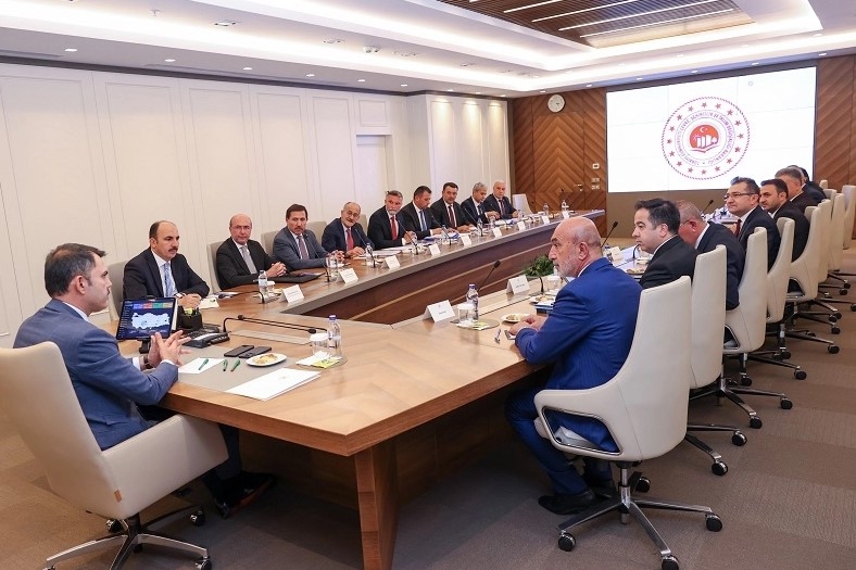 Konyalı başkanlar, Bakan Kurum’u ziyaret etti