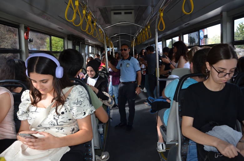 ALKÜ Öğrencilerinin Ulaşım Sorunu Çözüme Kavuşturuldu