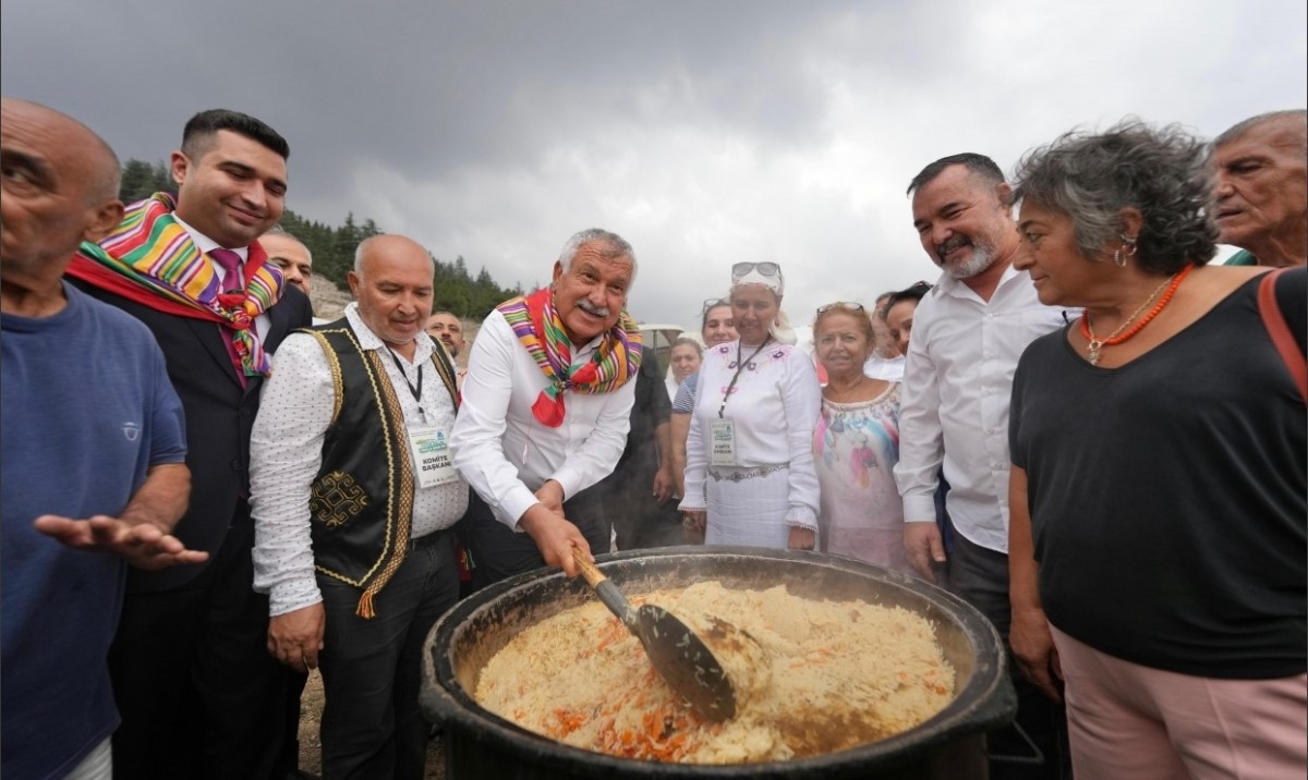 Başkan Zeydan Karalar, Saimbeyli Köylerinde Halkla Buluştu ve Kozan'da Göller Yayla Şenliği'ne Katıldı&Prime;