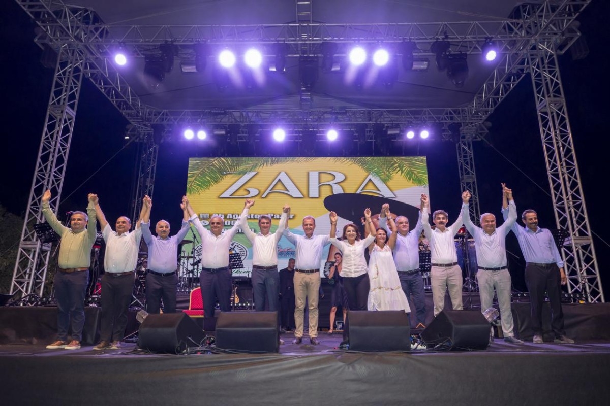 Başkan Seçer, 1. Aydıncık Yaza Veda Festivali'nde Yer Aldı