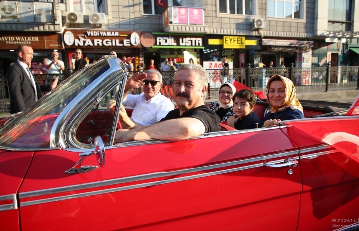 Melikgazi'de Klasik Otomobil Tutkunları Bir Araya Geldi