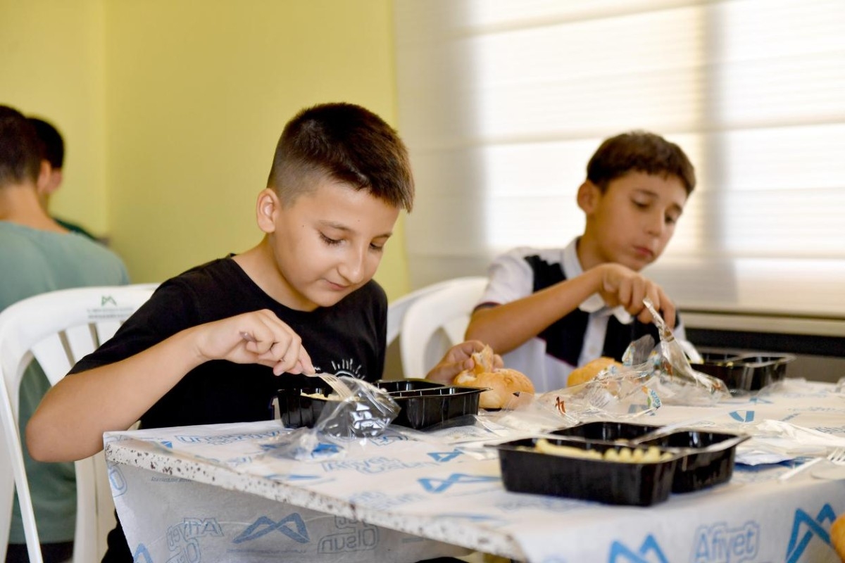 Kurs Merkezi Öğrencilerine Büyükşehir’den Yemek Desteği