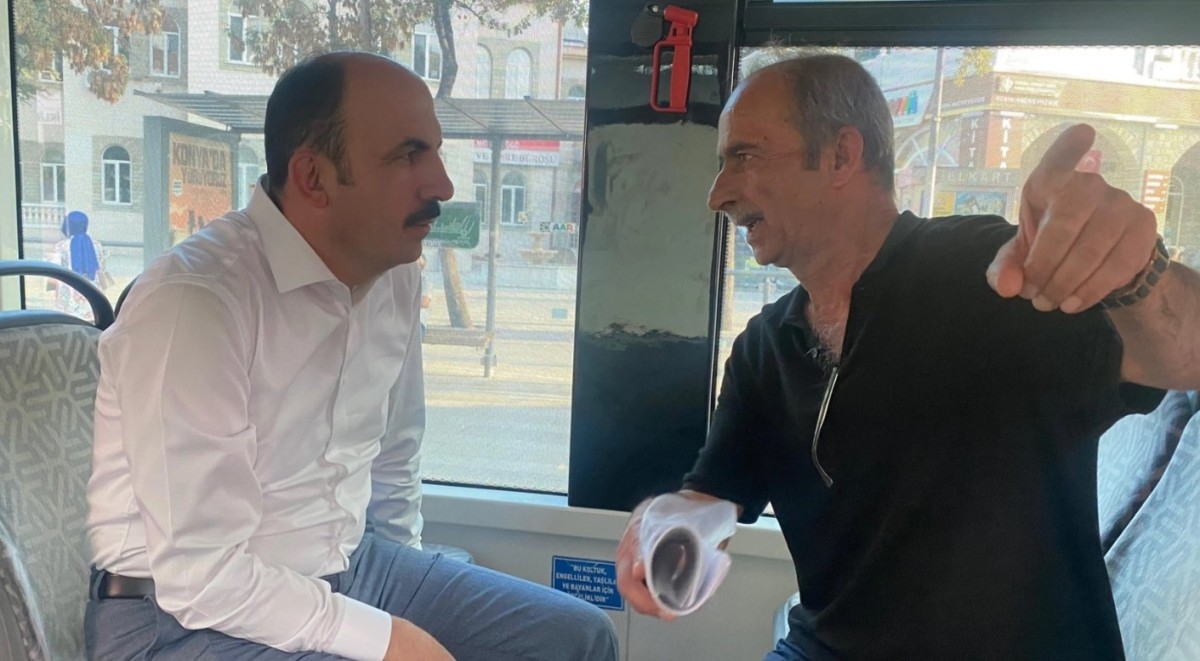 Konya'da Başkan Altay, Tramvayda Vatandaşları Dinledi