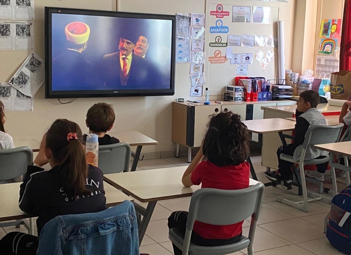 Sakarya'da İlk Ders 'Cumhuriyet' Olarak Başladı