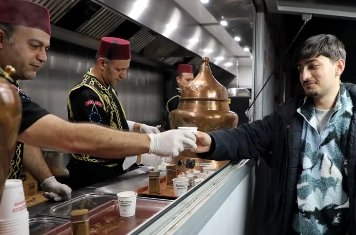 Konya'da Şeb-i Arus'a özel Karatay'dan sahlep ikramı