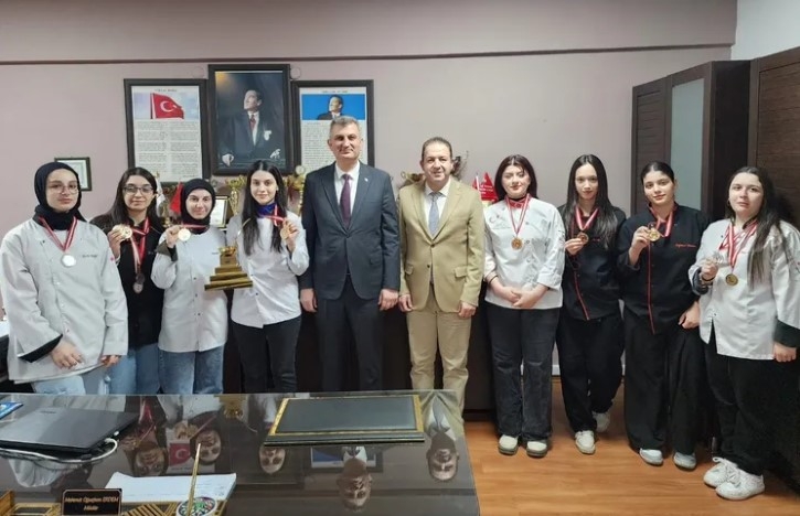 Lise Öğrencilerinden Uluslararası Gastronomi Yarışmasında Büyük Başarı