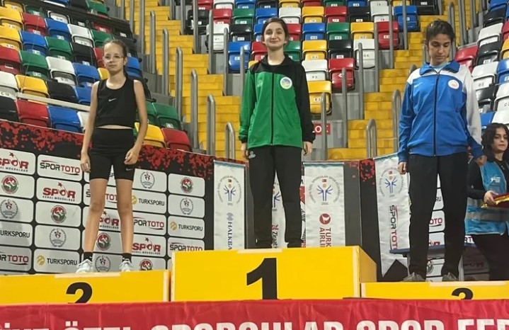 Zeynep Çalar, İstanbul'dan Şampiyon Olarak Döndü