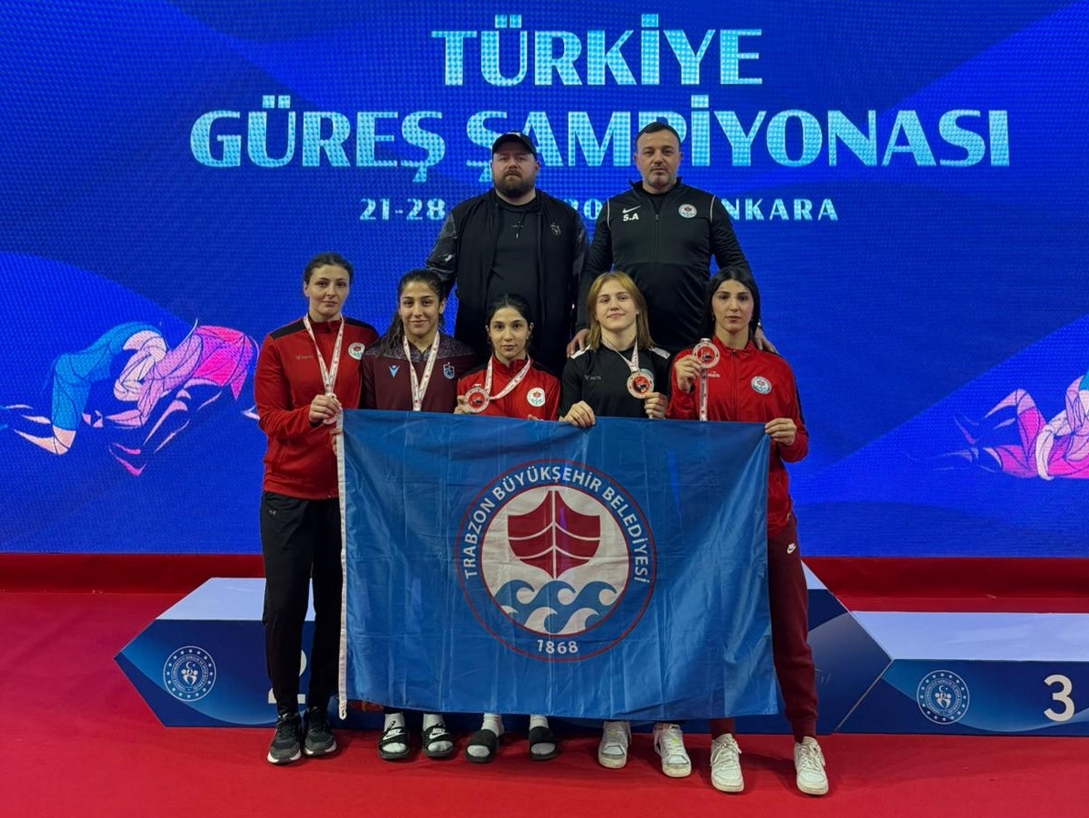 Büyükşehir'in Kadın Güreşçileri, Başarılarıyla Gururlandırdı