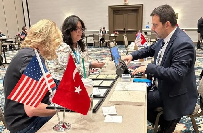 Türk Doğal Taş Sektörü Avrupa'da Çifte Mesai Yapıyor