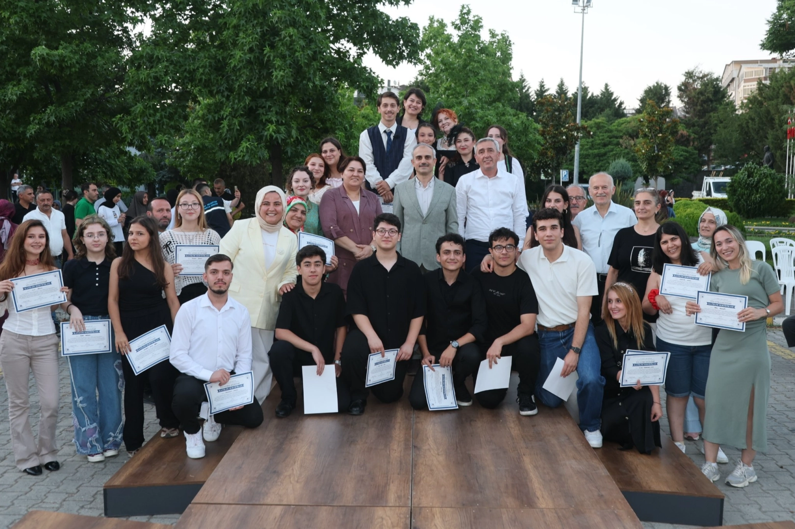 Çayırova’da “Kime Göre” Oyunu Açık Havada Sahnelendi