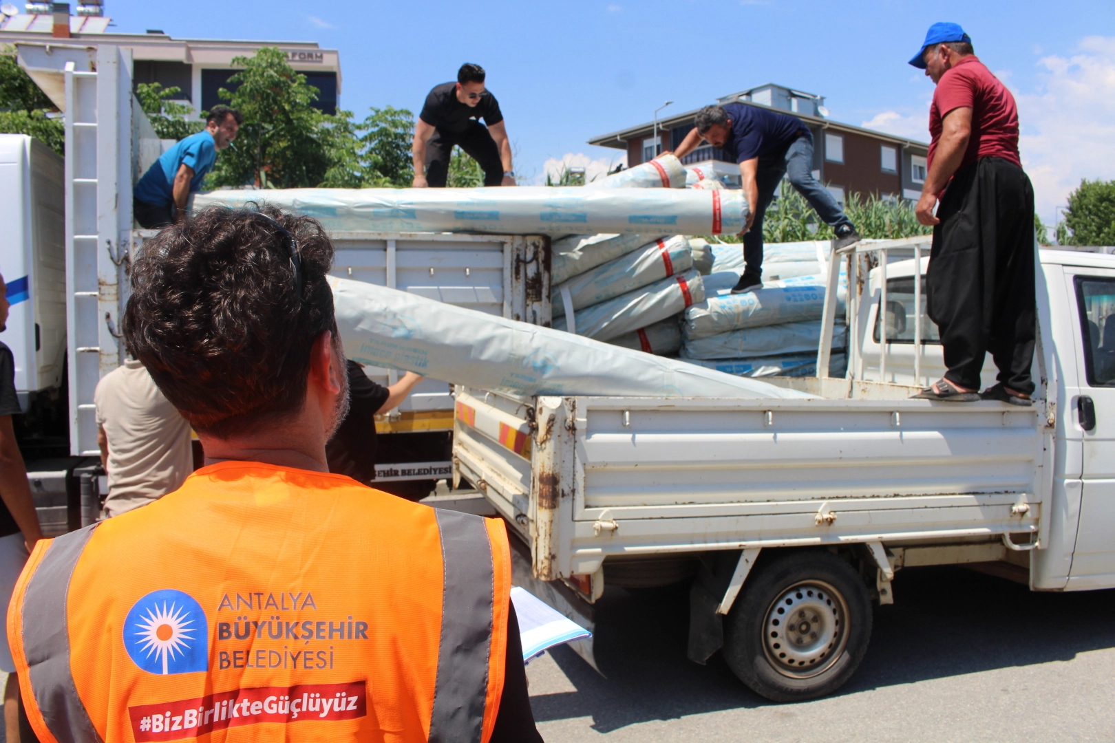 Antalya Büyükşehir’den Gazipaşa’daki Üreticilere Naylon Desteği
