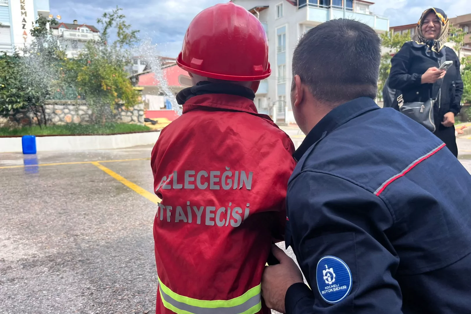 Kocaeli’de Minik Öğrenciler İtfaiyecilik Mesleğini Yakından Tanıdı