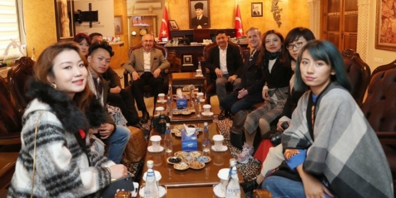Çinli gazeteciler Mardin'in tarihi yerlerini gezdi
