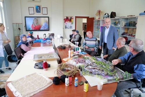 Arnavutköy Belediyesi Yaşlılara Destek Olmaya Devam Ediyor
