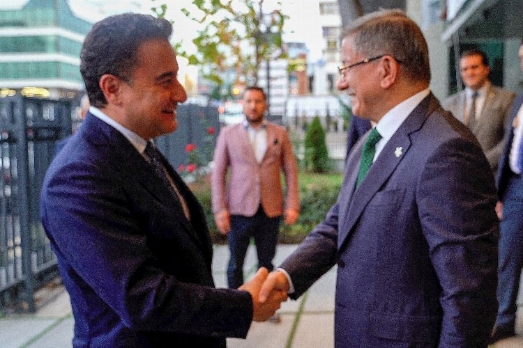Babacan, Davutoğlu ile bir araya geldi