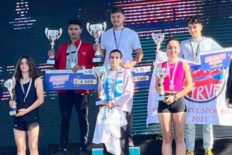 Kadın Atletizm Takımı,başarılara imza atmaya devam ediyor.