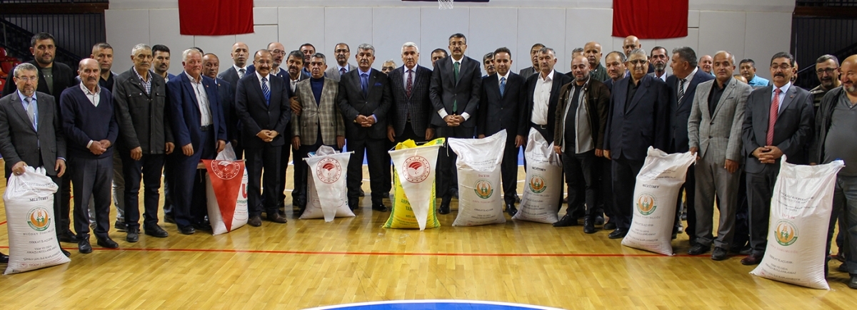 ÇİFTÇİLERİMİZE 2 BİN 230 TON TOHUM DESTEĞİ SAĞLANDI
