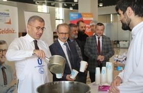 Medeniyet Üniversitesi Rektörümüz ve Üsküdar Belediye Başkanı Öğrencilerimize Çorba İkramında Bulundu