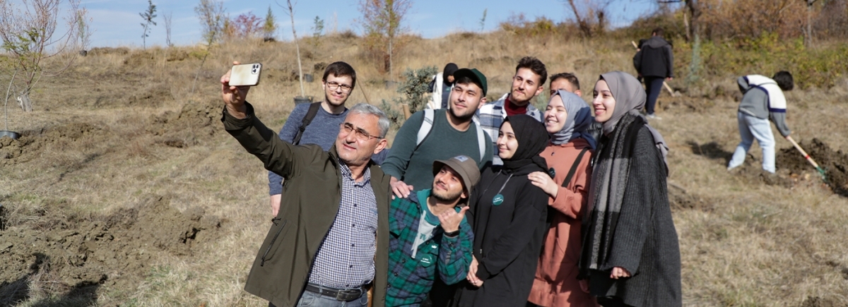 KÜTAHYA BELEDİYESİ’NDEN AĞAÇLANDIRMA ETKİNLİĞİ GERÇEKLEŞTİRİLDİ