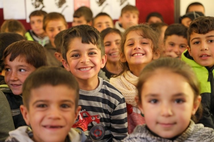 Vanlı çocukla Karagöz gölge oyunu etkinliğiyle eğlendi