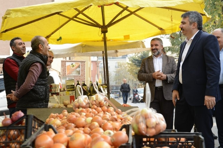 Bursa Yıldırım'da Başkan Oktay Yılmaz pazarcı esnafla buluştu