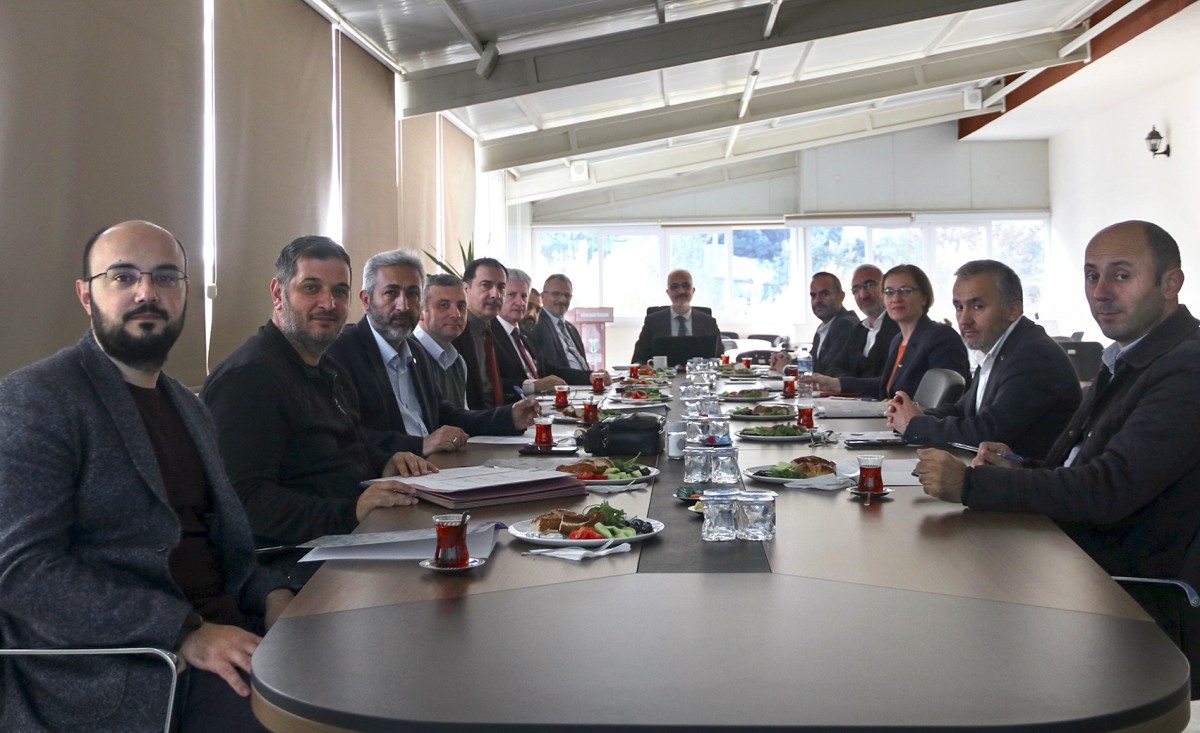 SUBÜ’de hedef MYO projelerini artırmak