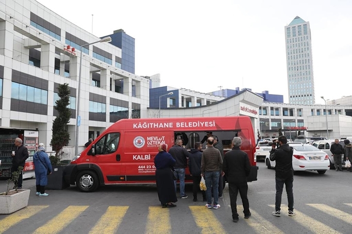 KÂĞITHANE BELEDİYESİ’NDEN HASTA VE YAKINLARINA SICACIK İKRAMLARDA BULUNDU