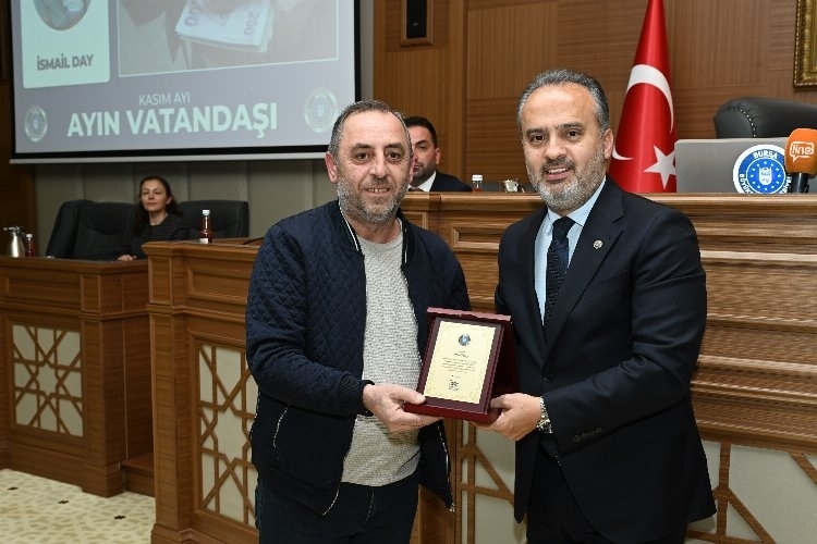 Bursa'da ayın vatandaşları ödüllerini aldı