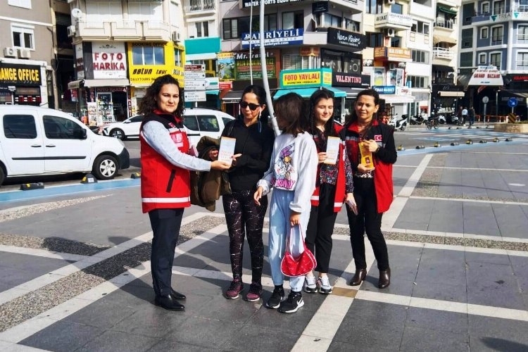 Muğla Marmaris'te 'kadına yönelik şiddeti önleme'  bilgilendirme ve eğitim çalışması yapıldı.