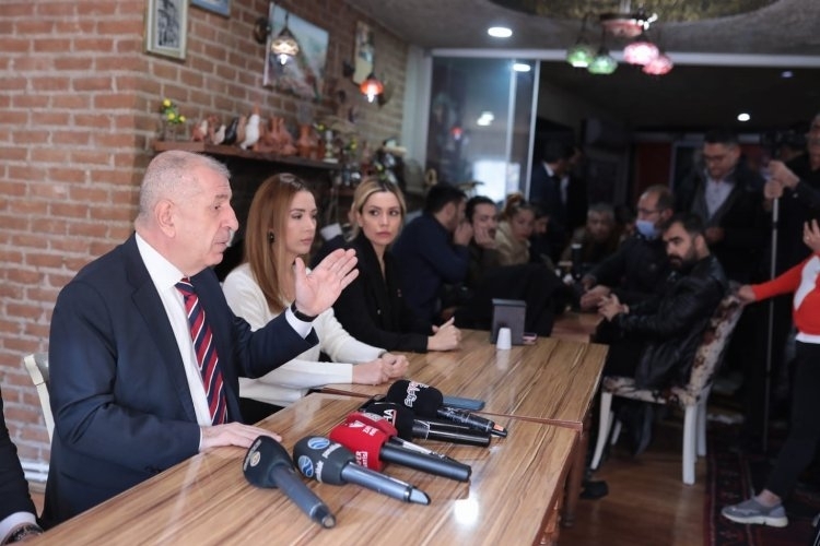 Ümit Özdağ'dan Davutoğlu'na senin neyi bildiğini ben biliyorum.
