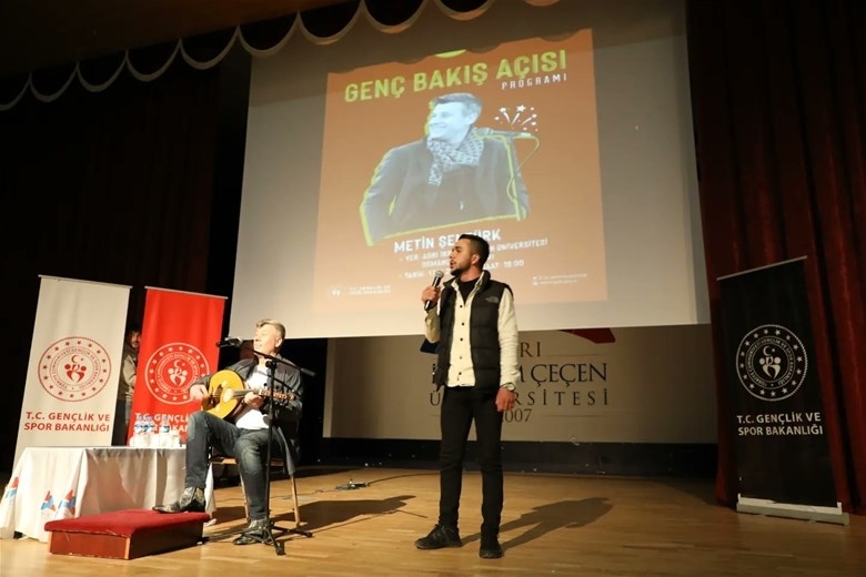 Metin Şentürk Ağrı’da Gençlerle Bir Araya Geldi