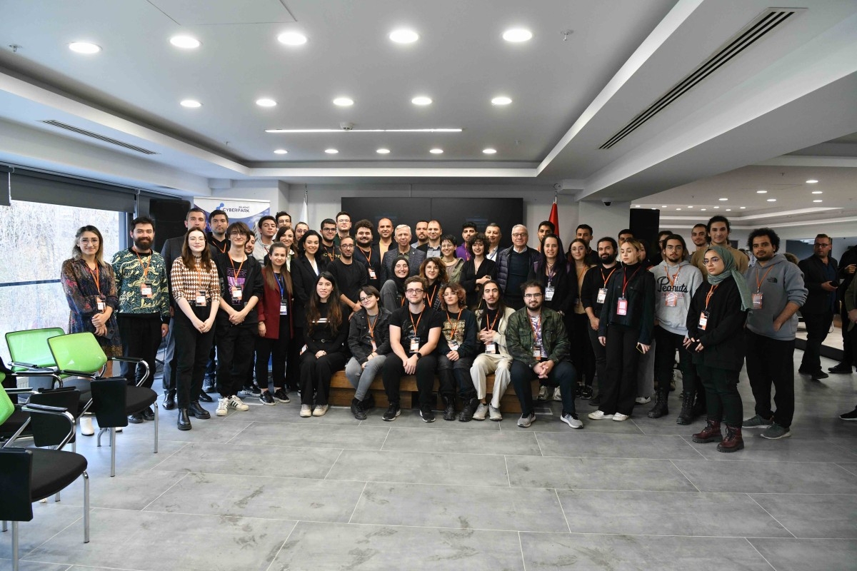 MANSUR YAVAŞ GENÇ GİRİŞİMCİLERLE BİR ARAYA GELDİ