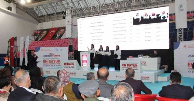 Adıyaman’da TOKİ konutlarının kura çekim heyecanı yaşandı