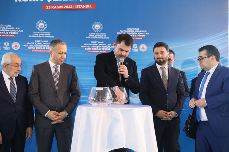 KAĞITHANEDE 688 DAİRE VE 57 İŞ YERİ HAK SAHİPLERİNE VERİLDİ
